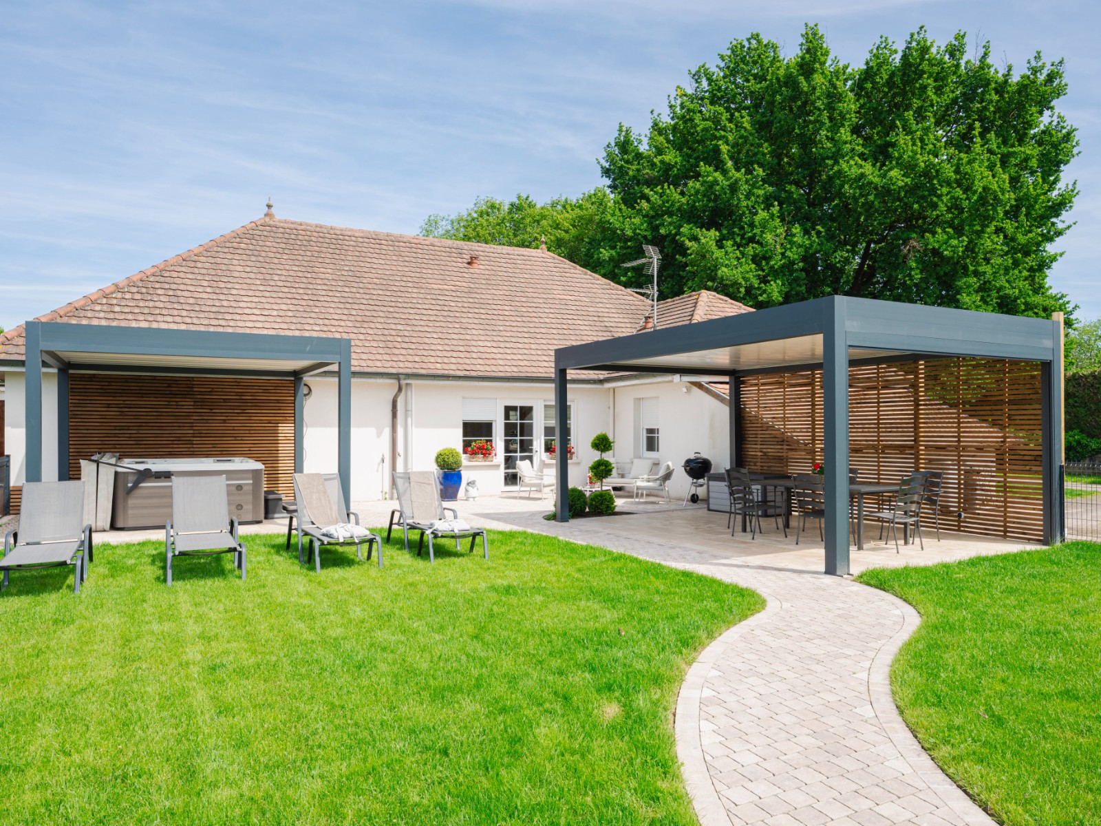 Adelshoffen, jardin et pergolas, logement optimisé par Golden Tree Conciergerie