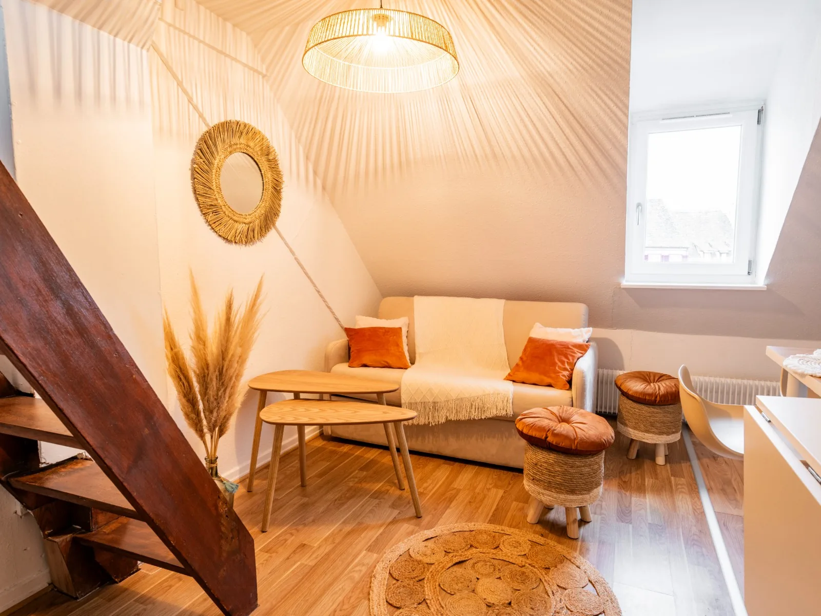 Logement Airbnb Strasbourg Impasse des Bouchers salon Golden Tree